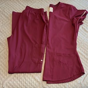 Skechers scrubs . Top medium , bottom medium tall